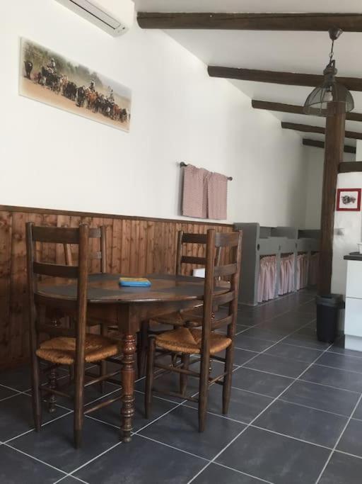 Logement Insolite Au Coeur D'Une Ecurie Arles Eksteriør bilde