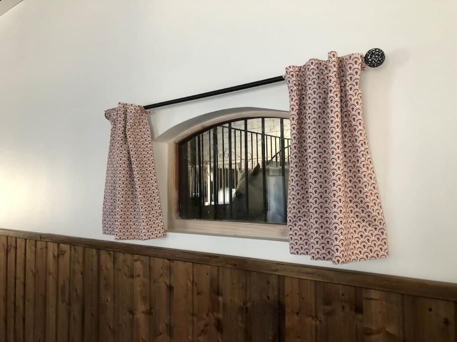 Logement Insolite Au Coeur D'Une Ecurie Arles Eksteriør bilde
